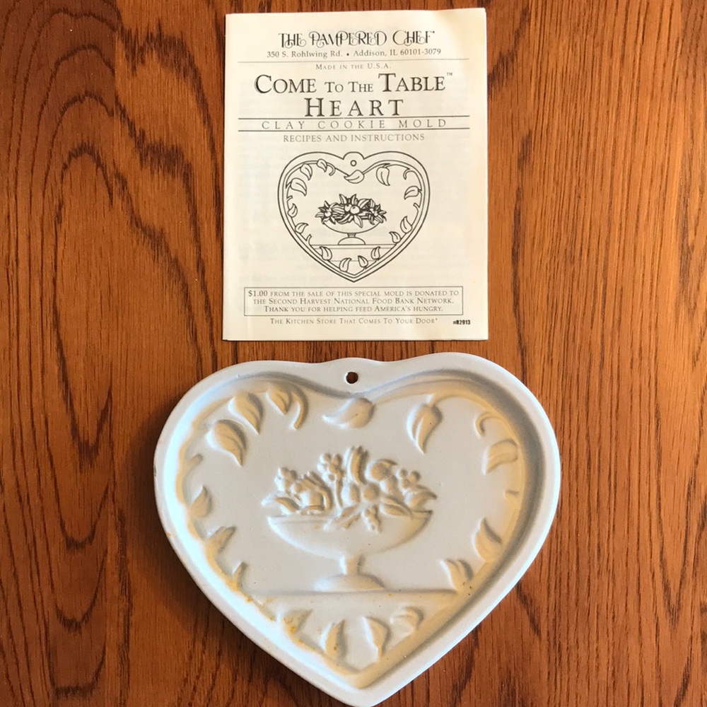 Pampered Chef Come to the Table Clay cookie Mold